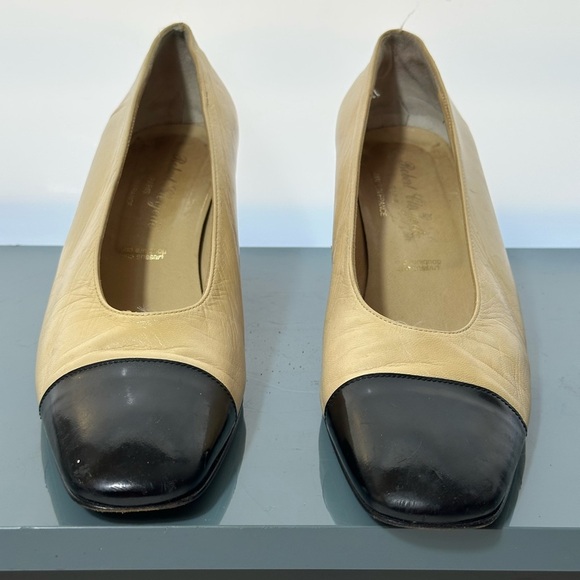 Tan and Black Flats with Square Toe and Elegant Design - Picture 2 of 6